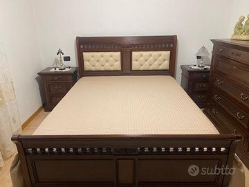 letto matrimoniale in arte povera con testiera