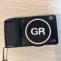 Macchinina fotografica Ricoh GRiii (GR3)