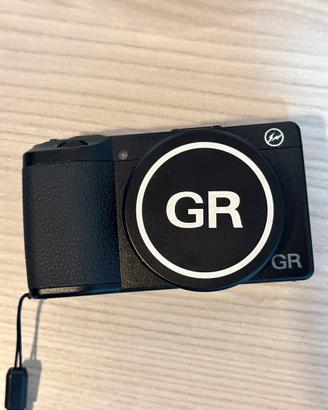 Macchinina fotografica Ricoh GRiii (GR3)