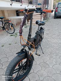 Fat bike elettrica pieghevole cerchi in lega.