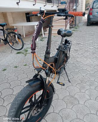 Fat bike elettrica pieghevole cerchi in lega.