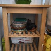 SVENDITA. Mobiletto in legno con ruote
