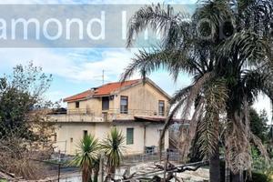 Villetta singola con terreno e serre a San Gerardo