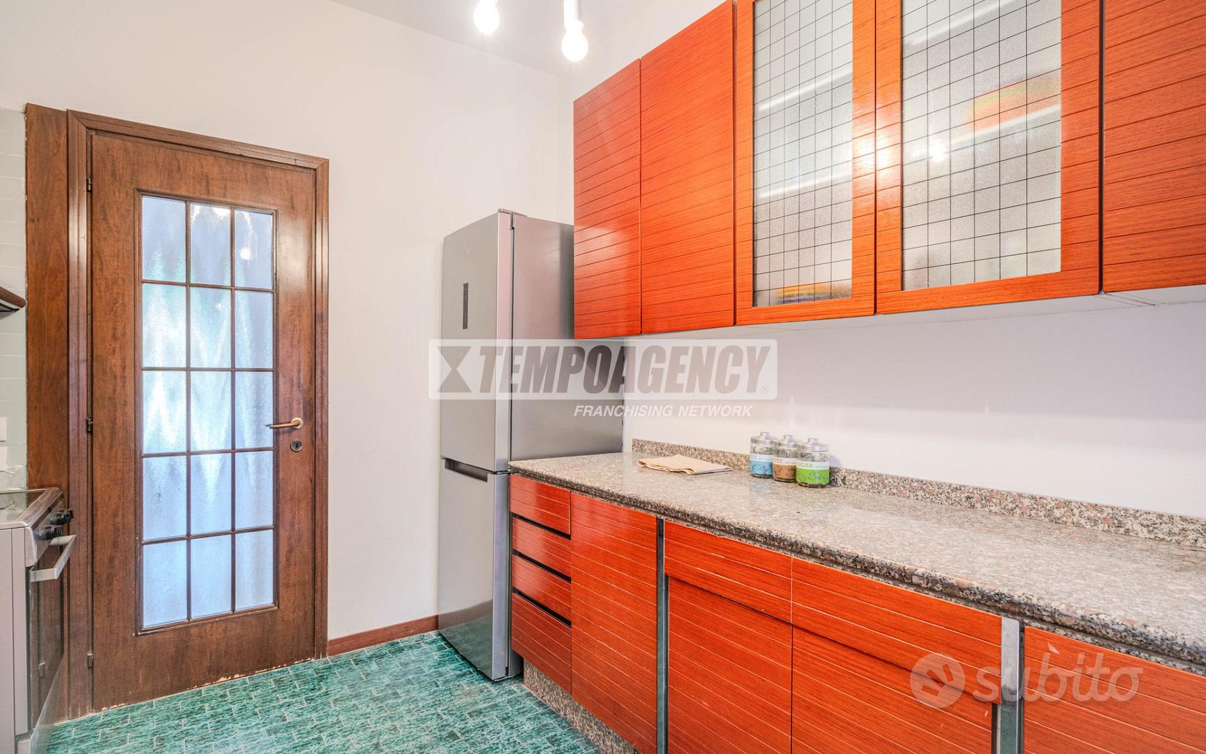 Ampio quadrilocale con terrazzo, box e cantina in - Vista 4