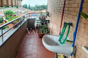 Appartamento di 120 m² con 5 locali e posto auto a