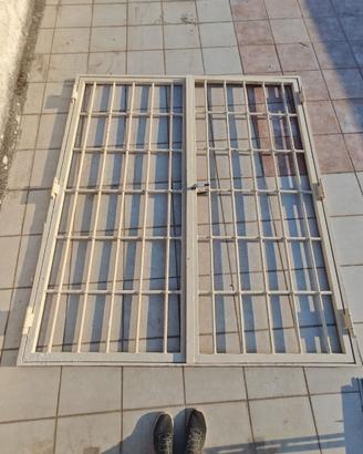 Inferriata di sicurezza in ferro - Grata a 2 ante