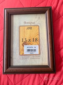 Cornice in legno anticato, nuova.