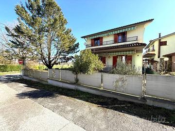 Villa di 185 m² con più di 5 locali a Greccio