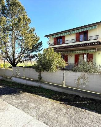 Villa di 185 m² con più di 5 locali a Greccio