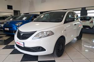 Lancia Ypsilon 1.0 FireFly Hybrid 70 cv Silver