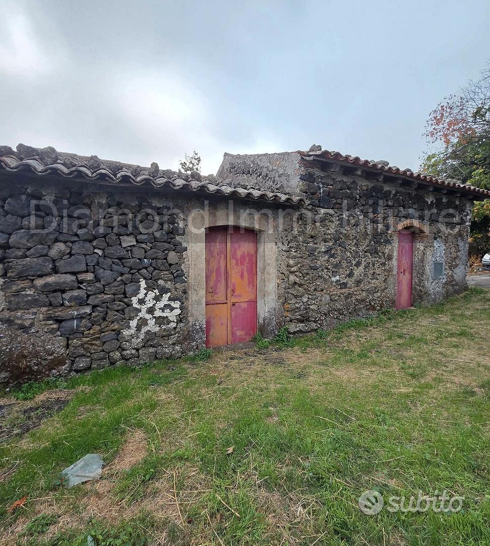 Rustico con terreno a Piedimonte Etneo - Vista 2
