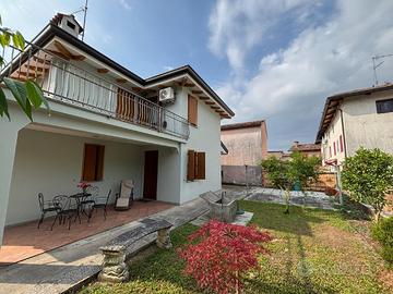 Casa indipendente rinnovata con ampio giardino ...