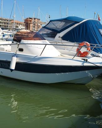 barca a motore semicabinata 