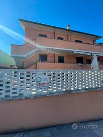 Appartamento piano rialzato con giardino