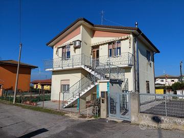 Abitazione composta da 2 appartamenti