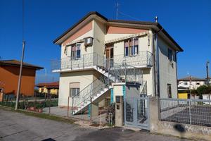 Abitazione composta da 2 appartamenti