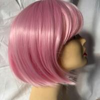 Parrucca rosa caschetto con frangia carnevale