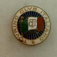 Spilla da bavero vintage del Touring Club Italiano