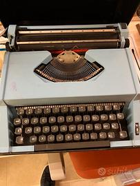 MACCHINA PER SCRIEVRE OLIVETTI CELESTE