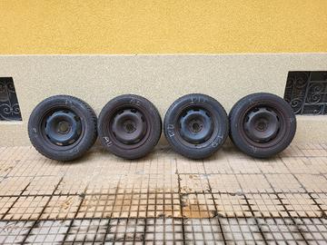 Set di 4 pneumatici invernali + cerchi. 185/65 R15