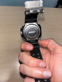 Orologio sportivo stile rugged tipo Casio/Nike