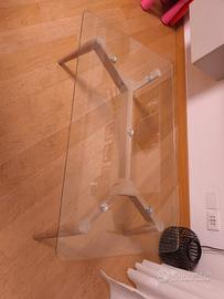 tavolino vetro e gambe legno