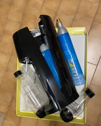 Sodastream con 2 bottiglie e 2 bombole