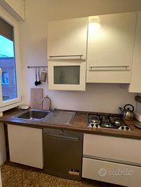 Cucina - piano cottura a gas/ lavastoviglie/ forno