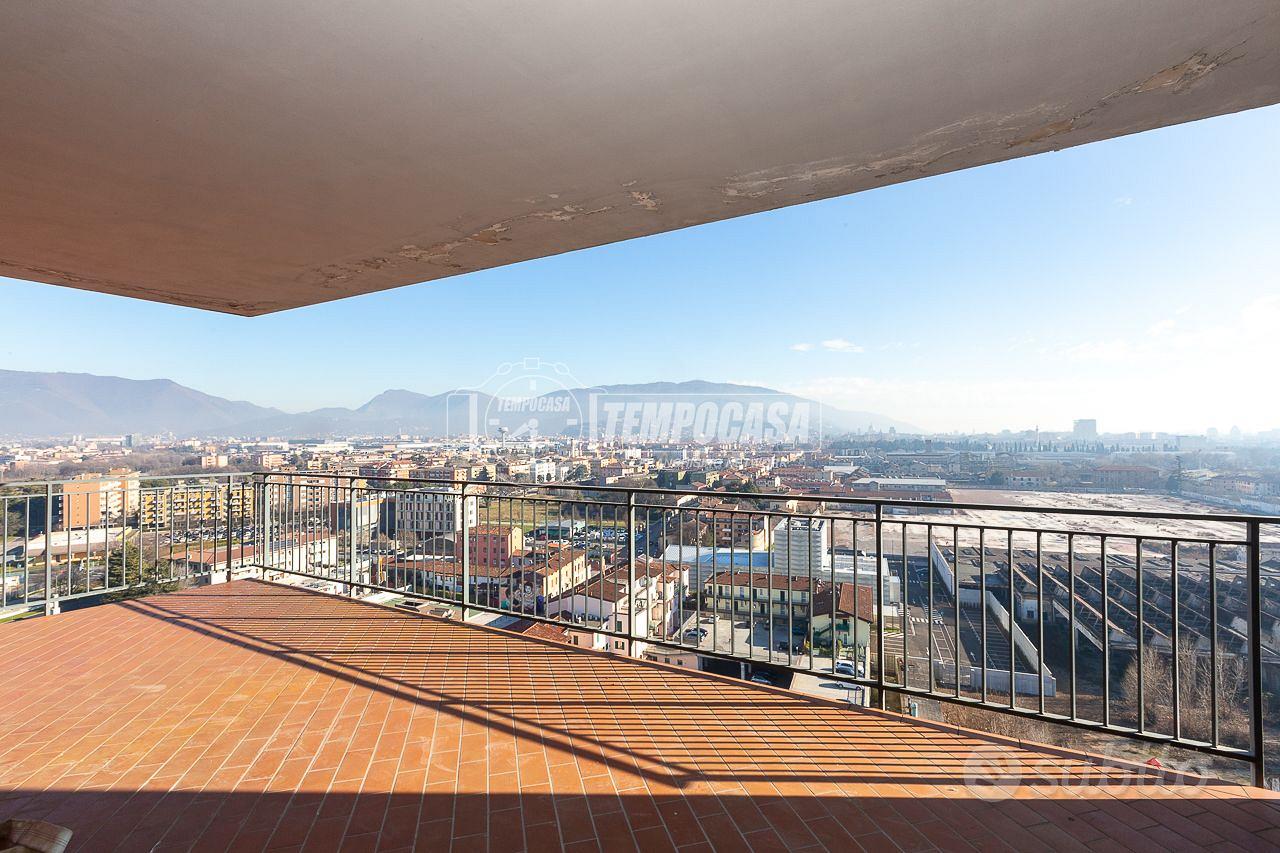 Esclusivo attico con doppio terrazzo e vista panor
