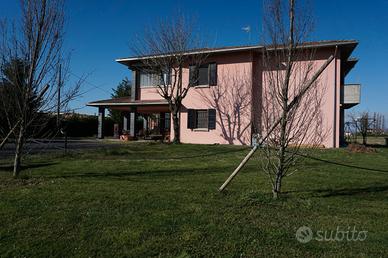 Villa indipendente con parco