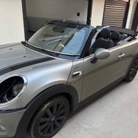 Mini Cooper d cabrio incidentata