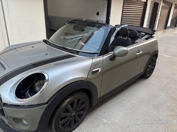 Mini Cooper d cabrio incidentata