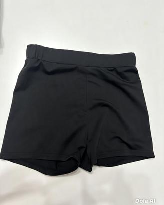 Pantaloncini elasticizzati neri semplici da donna