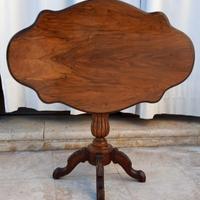 TAVOLO a chitarra in noce, 1800