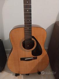 chitarra acustica yamaha f310p amplificata