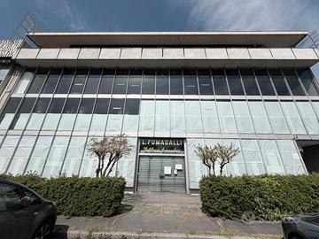 Immobile commerciale con appartamento