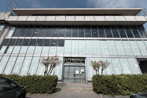 Immobile commerciale con appartamento