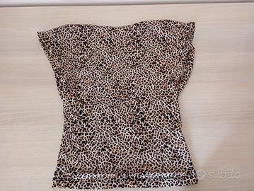 maglia aderente con scollatura sulla schiena