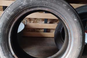 due pneumatici usati