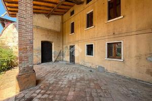 CASA SEMINDIPENDENTE A DELLO
