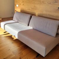 Divano lineare Abbraccio Light di Le Comfort