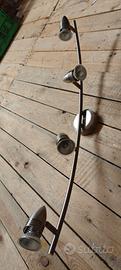 Lampadario a faretti orientabile da soffitto. 