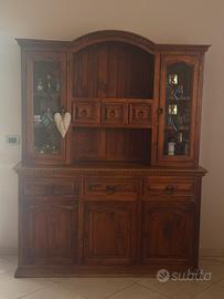 Cristalliera e credenza coordinate in legno