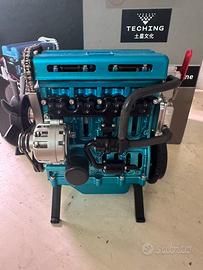 Modellino motore  4 cilindri teching DM111