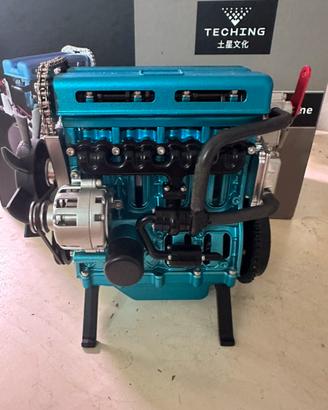 Modellino motore  4 cilindri teching DM111