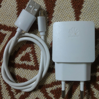 Alimentatore Huawei + cavo USB