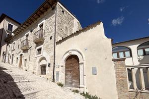 4 LOCALI A L'AQUILA