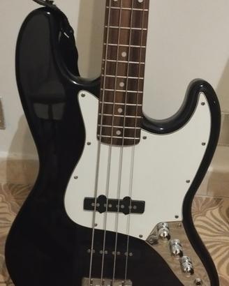 Basso elettrico FAME con amplificatore e accessori