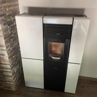 stufa a pellet Ravelli Slim modello Olivia Steel