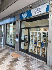negozio alimentare surgelati,bio,veg,gluten  free 